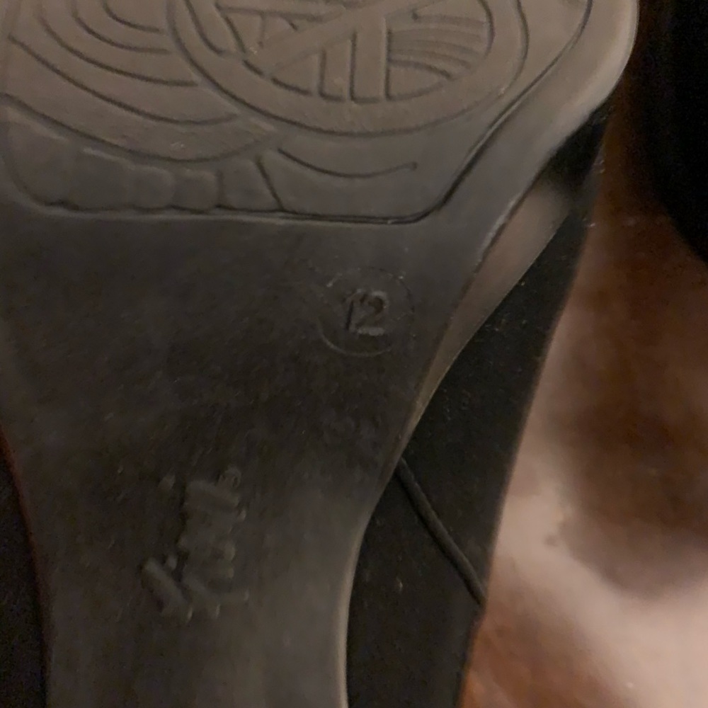 Size 12 booties - Picture 3 of 3